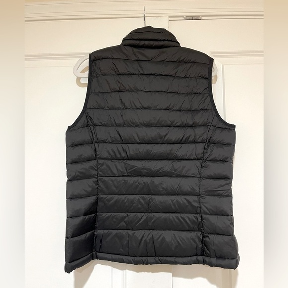 Puffer vest, new with tags size large lightweight pack able - Picture 2 of 5